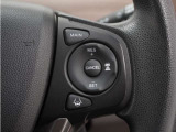◆アダプティブクルーズコントロール◆予め設定した車速内でクルマが自動的に加減速。前走車との適切な車間距離を維持しながら追従走行します。【LKAS】車線維持支援システムでステアリング操作を支援。