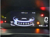 とっても見やすいメーターです。夜間時はラグジュアリーな気分にさせてくれる照明が魅力ですので、夜のドライブも楽しみになりますよ♪