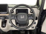 ステアリングスイッチでオーディオ各種操作が可能で、運転に集中できます。安心・安全・快適なドライブをお楽しみいただけます。