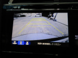 バックカメラの画像です。ガイドラインがスムースな車庫入れをサポートいたします。車庫入れの安心感がアップしますね。