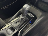 シンプルなストレート式フロアシフト!シフト操作簡単でらくらく!