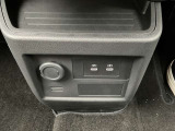 タイプC電源2口&12Vシガーソケットが運転席&助手席前にございます♪スマホ等の充電にご使用くださいませ♪