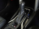 電動パーキングブレーキ・ブレーキホールドを装備してます。ホールド機能は信号待ちが多い一般道で疲労軽減になり、大好評です!