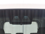 安全装備(現行)スマートアシスト付です。毎日の運転で感じる不安や緊張を減らしヒヤッとするシーンの回避をサポートします。みんなに安全・安心を。