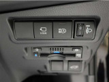 オートマチックハイビームとは、先行車や対向車のライトを認識し、ハイビームとロービームを自動で切り替える機能です。夜道の視界を確保します。詳細は販売店スタッフまでおたずねください。
