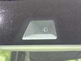 【ホンダセンシング】走行中に前方の車両等を認識し、衝突しそうな時は警報とブレーキで衝突回避と被害軽減をアシスト。より安全にドライブをお楽しみいただけます。
