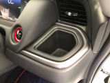 【ドリンクホルダー】こちらにドリンクホルダーがついています!