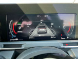 【走行距離 2,040km!】 視認性の良いメーターパネルデザインです。ディスプレイに各種の情報、設定画面が見やすく表示されます。