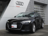 シングルフレームに燦然と輝くAudiのシンボルである4つの輪。4つの自動車メーカーが手を組み、Auto Unionを設立したことに由来します。