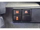 ECOモードはエアコンの利きなどを抑え、低燃費で走れるようにサポートします。EVモードはモーターのみで動くので、夜間などの静かに走行したい時に便利です。(EVモードは一定速度を超えると解除されます)