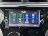 通信ユニット内蔵の日産純正メモリーナビ(MM316D-W)装備、スマホアプリと連動、音声対話検索などに対応した高機能ナビ。USB接続・DVD再生・CD録音機能などAV機能も充実です。