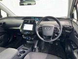 運転席まわりです。 各操作スイッチは使いやすい位置に配置されてます。