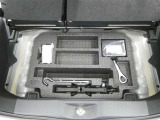 【車載工具】タイヤ交換には必需品ですね!万が一に役立つ工具です。緊急時に備え、使い方をしっかり覚えておきましょう。