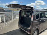大きな荷物もスムーズに積載できる広い開口部