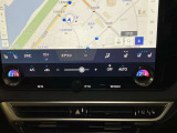 G-Link契約でご利用いただけるセンター通信型のナビ機能「コネクティッドナビ」を装備。従来のナビゲーションよりもリアルタイムな情報提供を可能にしました。