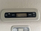 広い車内ですのでリアシート側にもエアコンが付いてますので快適に過ごせますよ。