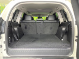 普段のお買い物や通勤、送迎等に十分な荷室スペースを確保しております。セカンドシートを倒すと、大きな荷物の積載も可能です♪