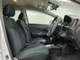 【運転席】シート周りは使用感も少なく、良好な状態となります。丁寧につかわれていたことがよくわかります。