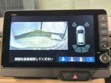 リバースギアに入れるだけで後方の表示へ切り替わります。夜間や雨の日の駐車も楽になりますよ。