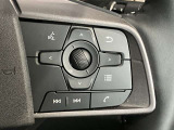 ステアリングスイッチ搭載!ハンドルひとつで手を離さなくても運転中視線をそらさなくても操作が出来て便利です♪