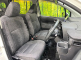 運転席シート廻りは使用感も少なく、良好な状態となっています。前オーナー様が丁寧に使っていたことがよくわかりますね。
