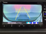 バックでの車庫入れも安心です! リアカメラが付いているバックモニター付のナビを装備しております。操作線もついており距離感も画面から確認できます。