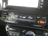 【オートエアコン】車内温度を感知して自動で温度調整をしてくれるのでいつでも快適な車内空間を創り上げます!どの席に座っても快適なドライブが楽しめます♪