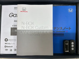 スマートキーは鍵をバッグに入れたままでもドアロックの開閉やエンジンのON・OFFができます。夜間や雨の日も鍵を探さなくて良いので便利です。
