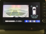 バックでの車庫入れも安心です!リアカメラが付いているバックモニター付のナビを装備しております。バンパーについているソナーや、操作線もついており距離感も画面から確認できます。