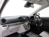 ダイハツのお店では、ダイハツ車を知り尽くしたプロフェッショナルが、専用の診断機器を使って各システムを点検しております。