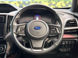 インテリアに合わせたデザインのステアリングは、運転される方のことも考え、運転しやすい形状、大きさです。是非一度、実際に触ってお確かめください。