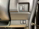 パワースライドドアの開閉はスマートキーのリモコンやドアノブは勿論、運転席側のスイッチ操作でも開閉ができ、安全・簡単です。