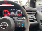 プロパイロット(同一車線運転支援)アクセル・ブレーキ・ステアリング操作をクルマがサポート。高速道路などで、ドライバーの負担を軽減します。