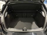 納車前には、メーカー規定に基づき、認定中古車ならではのしっかりとした整備をしてからご納車させて頂きます。熟練のメカニックがお客様に届く事を思い、1台1台入念に点検、整備致します。