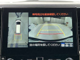 バックカメラの他に上から見下ろしたような画像が見れるアラウンド(全方位)モニター。前後左右を把握できる、すごい機能が装備されています!
