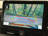【バックカメラ】駐車時に後方がリアルタイム映像で確認できます。大型商業施設や立体駐車場での駐車時や、夜間のバック時に大活躍!運転スキルに関わらず、今や必須となった装備のひとつです!