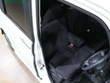 程よい硬さとホールド性が高いシートで長時間運転も快適です。