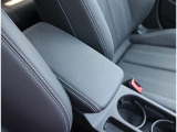 Audi正規ディーラーが高品質をお約束。高度な訓練・教育を受けたAudi専任メカニックが、100項目にもおよぶ精密な点検を実施。すべてクリアしたAudi車だけ、あなたのお手元に届けられるのです