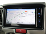 『1台』のお車に対して、3名体制で日々議論を重ね仕入れを行っております。