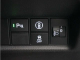 ◆パーキングセンサーシステム◆車庫入れの時などに近くに障害物がある場合、障害物までの距離を音で知らせてくれます。