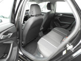 シンプルさと機能性が両立しており、ドイツ車らしい良いインテリアになっています。手の込んだ手法で静かで快適な室内を実現させています。