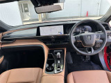 高いホールド性で運転姿勢が安定します。長距離ドライブでも疲れにくいのが魅力です。快適なドライビングライフをお送りください♪