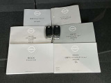 インテリジェントキーです♪キーを近づけてドアハンドルのスイッチを押すだけで開閉が出来ます♪カバンやポケットに入れてても反応するのでスムーズに乗車出来ます☆