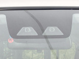 【スマートアシスト】走行中に前方の車両等を認識し、衝突しそうな時は警報とブレーキで衝突回避と被害軽減をアシスト。より安全にドライブをお楽しみいただけます。