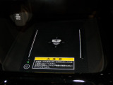 ワイヤレス充電対応のスマートフォンを置くだけでさっと充電できます。充電ケーブルが必要ないので車内がすっきりします。