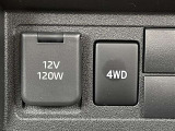 アクセサリーソケット、4WDスイッチ。
