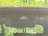 【トヨタセーフティセンス】走行中に前方の車両等を認識し、衝突しそうな時は警報とブレーキで衝突回避と被害軽減をアシスト。より安全にドライブをお楽しみいただけます。