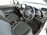 シンプルで使いやすいデザインの運転席です。