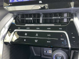 左右独立温度コントロールフルオートエアコンです。運転席、助手席それぞれで独立して温度設定ができます。冷え性の方が乗っても安心ですね♪