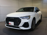 ・斜めからAudiを見るとプレス技術の高さを感じることができます。